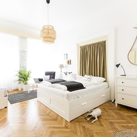 Friday Songs Apartment Прага Екстериор снимка