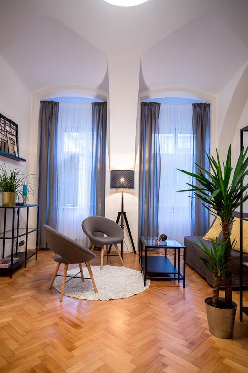 Friday Songs Apartment Прага Екстериор снимка