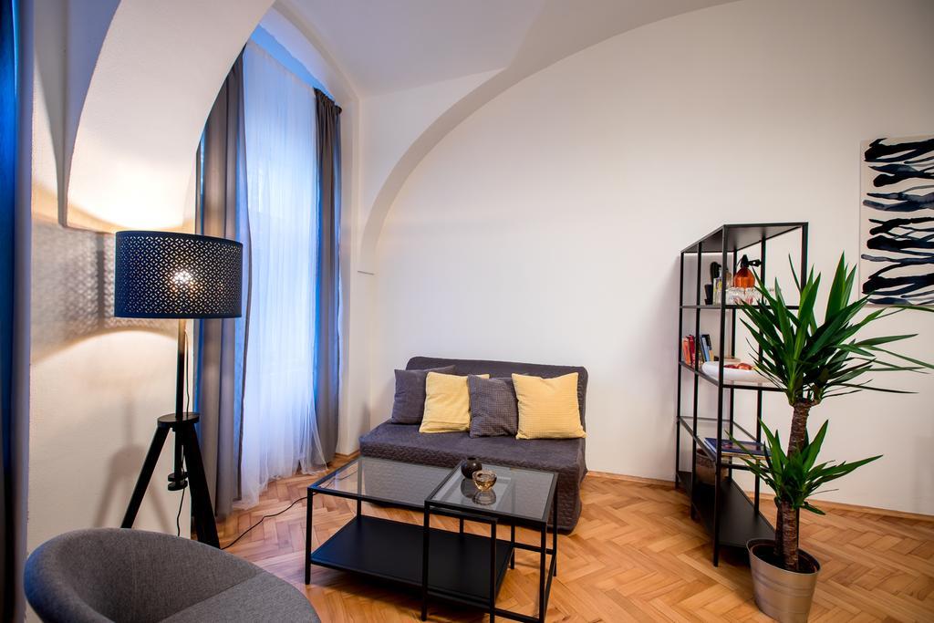 Friday Songs Apartment Прага Екстериор снимка